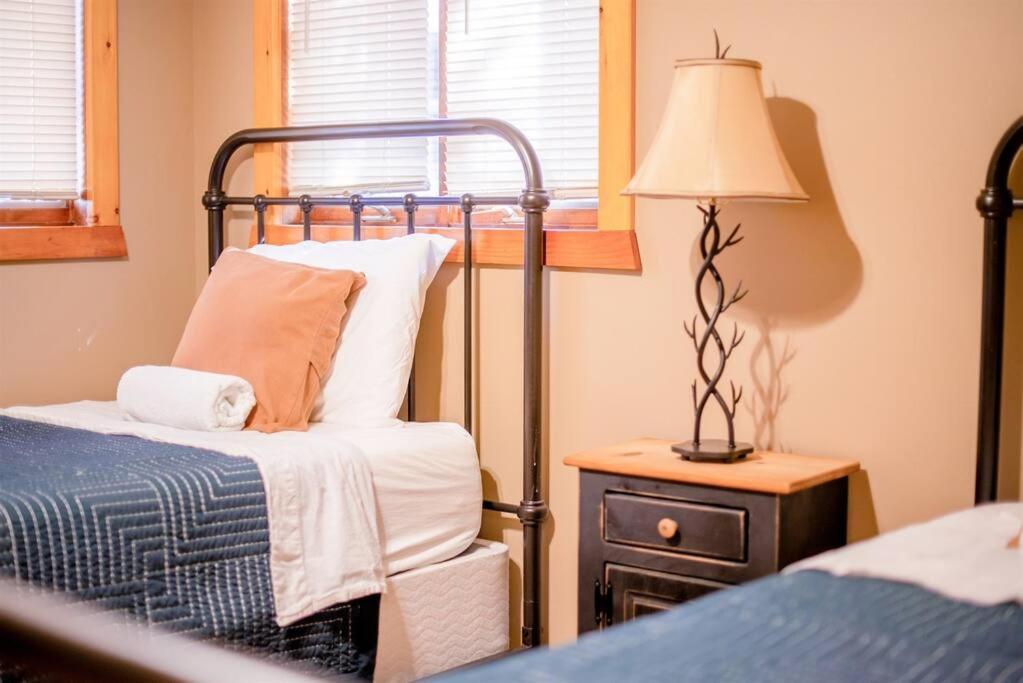 Fall Getaway Resort-3 King Suites, Dog-Friendly Seeley Esterno foto
