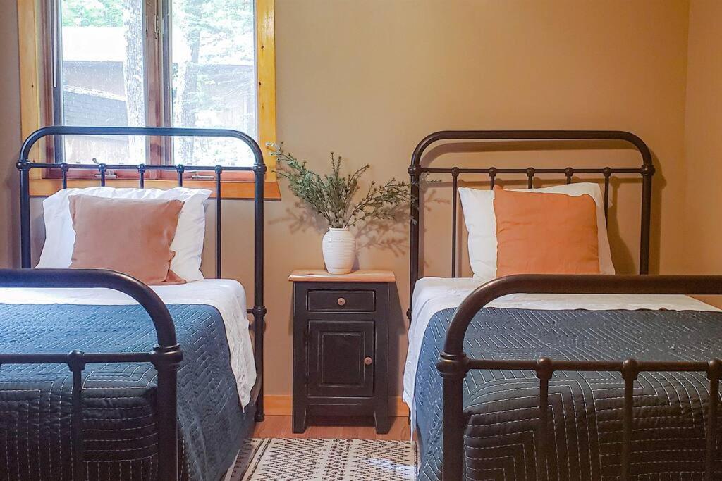 Fall Getaway Resort-3 King Suites, Dog-Friendly Seeley Esterno foto