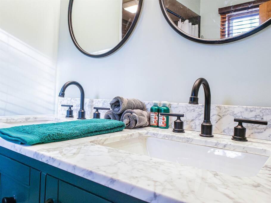 Fall Getaway Resort-3 King Suites, Dog-Friendly Seeley Esterno foto