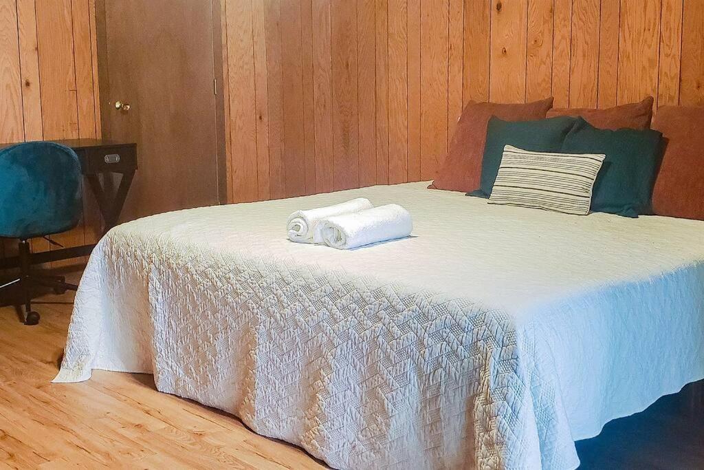 Fall Getaway Resort-3 King Suites, Dog-Friendly Seeley Esterno foto